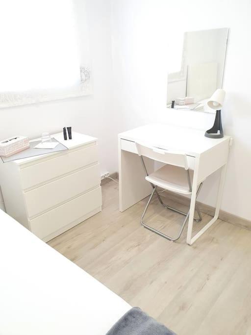 Habitaciones Bonitas Y Comodas L'Hospitalet de Llobregat Exterior foto