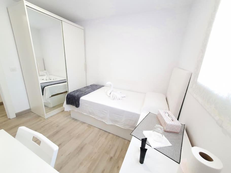 Habitaciones Bonitas Y Comodas L'Hospitalet de Llobregat Exterior foto