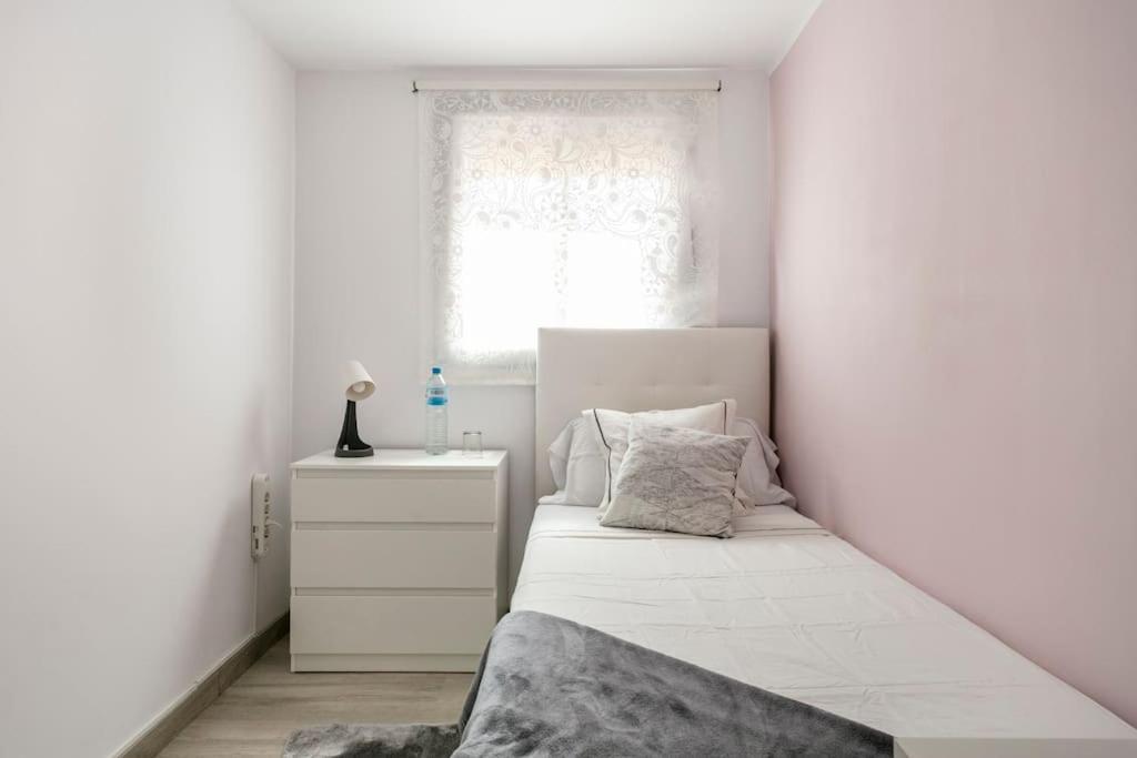 Habitaciones Bonitas Y Comodas L'Hospitalet de Llobregat Exterior foto